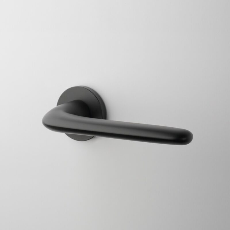 Klamka APRILE AZALIA ROZETA R SLIM 7MM BK - czarny matowy